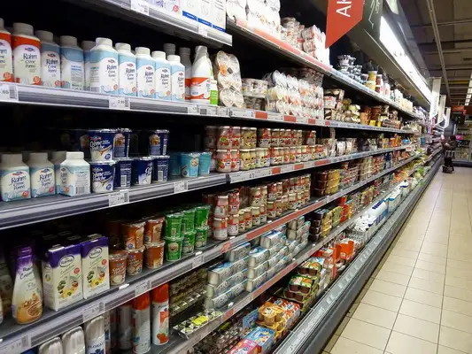 Bromatología municipal decomisó productos enlatados y lácteos