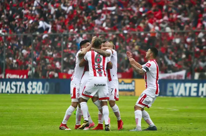 San Martín goleó y volvió a Primera tras 9 años