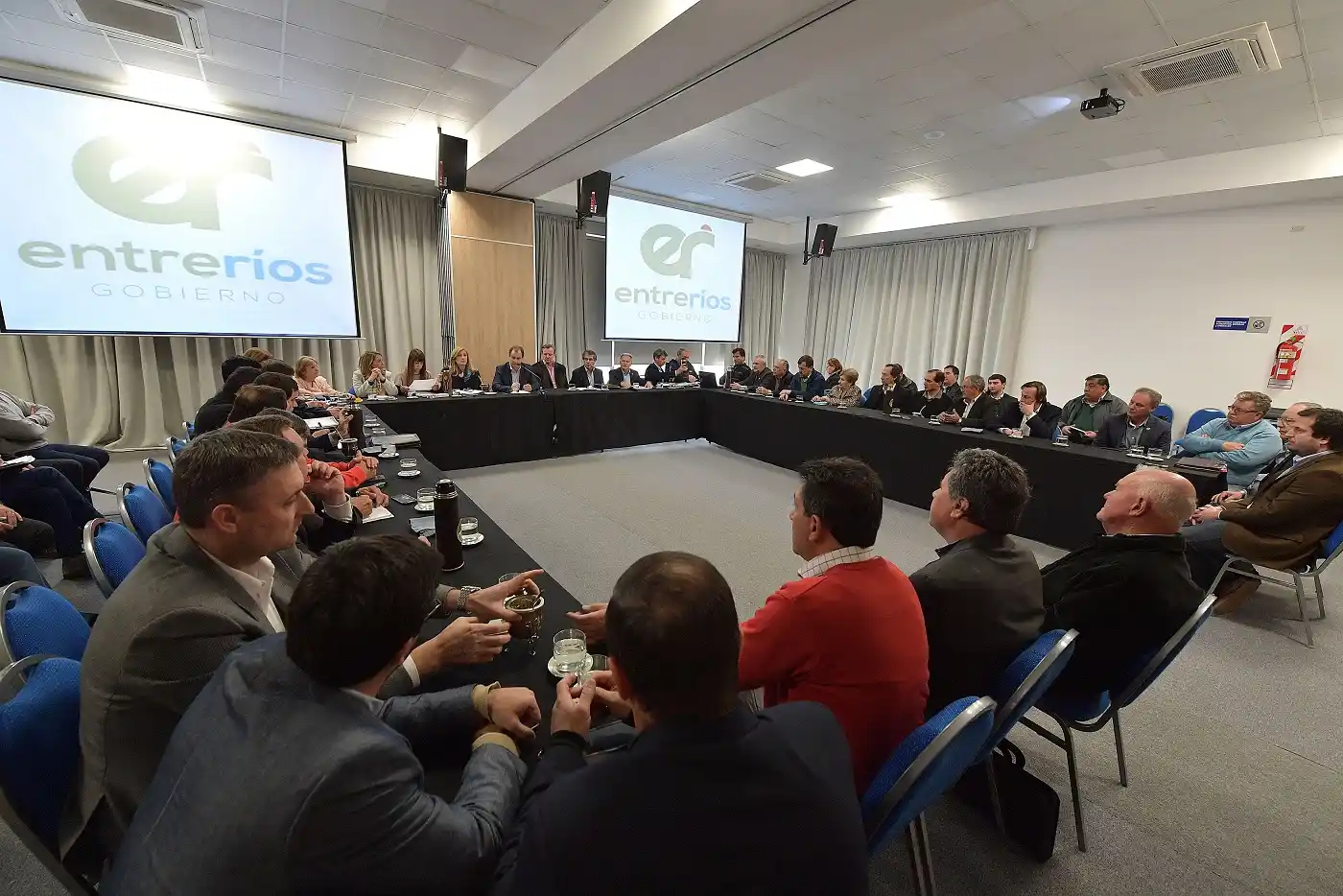 Bordet acordó con intendentes de Cambiemos un esquema de obras prioritarias