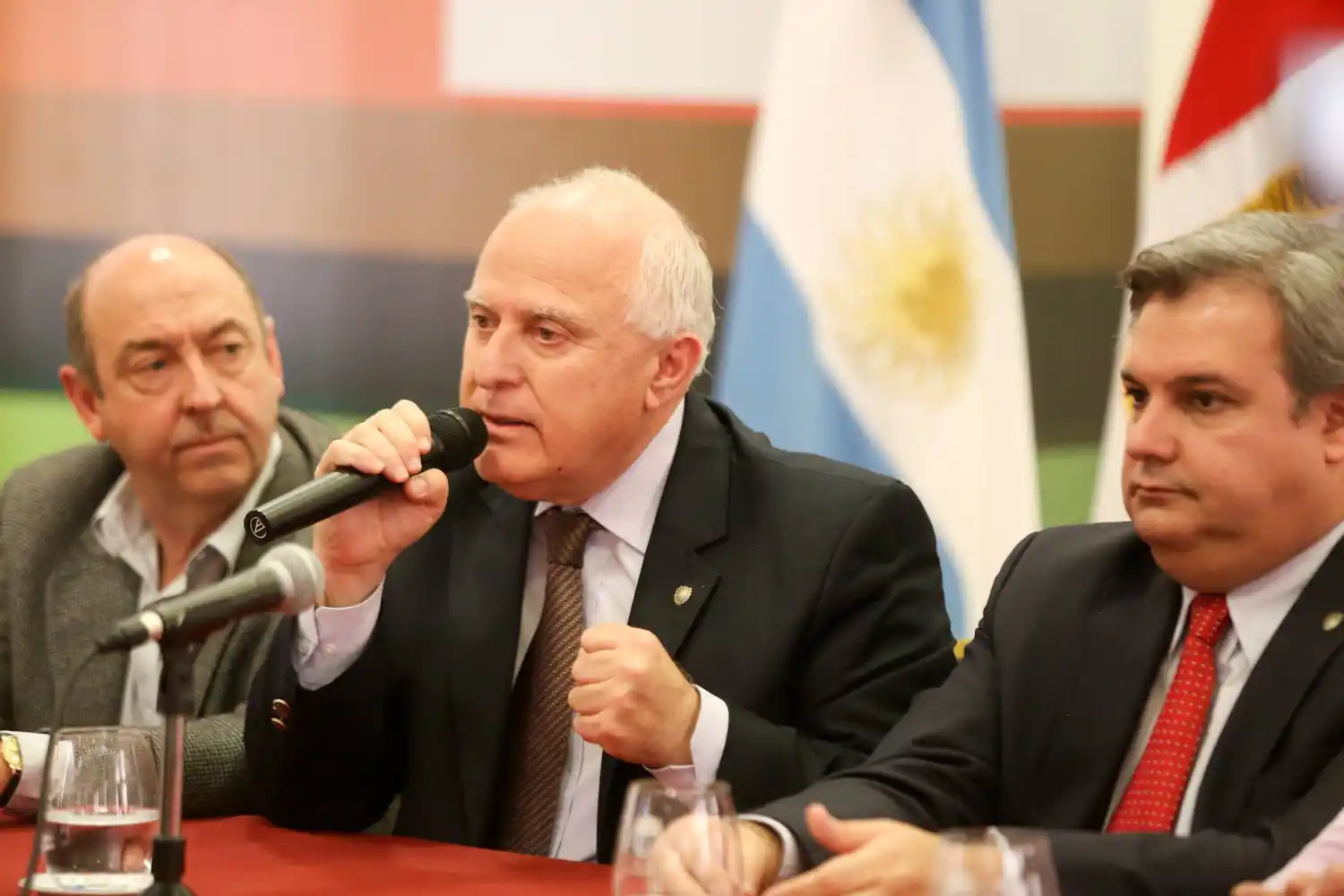 Ricci y Lifschitz firmaron un convenio para fortalecer el servicio local de Niñez