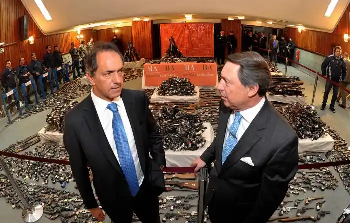 Scioli encabezó acto de destrucción de armas de fuego en La Plata