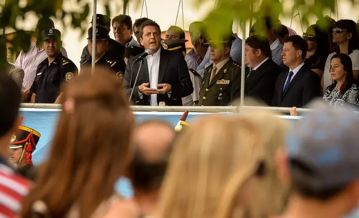 Massa en Villarino: "Estamos del lado del que trabaja y produce, y no del que simplemente especula"