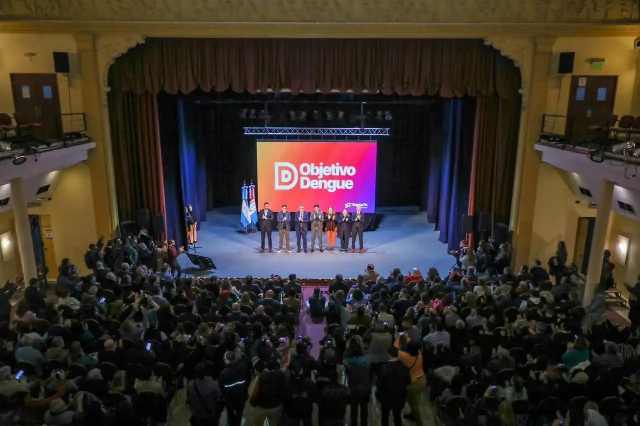 Una multitud participó del acto que se llevó a cabo en el Centro Cultural Casa España de la ciudad de Santa Fe.