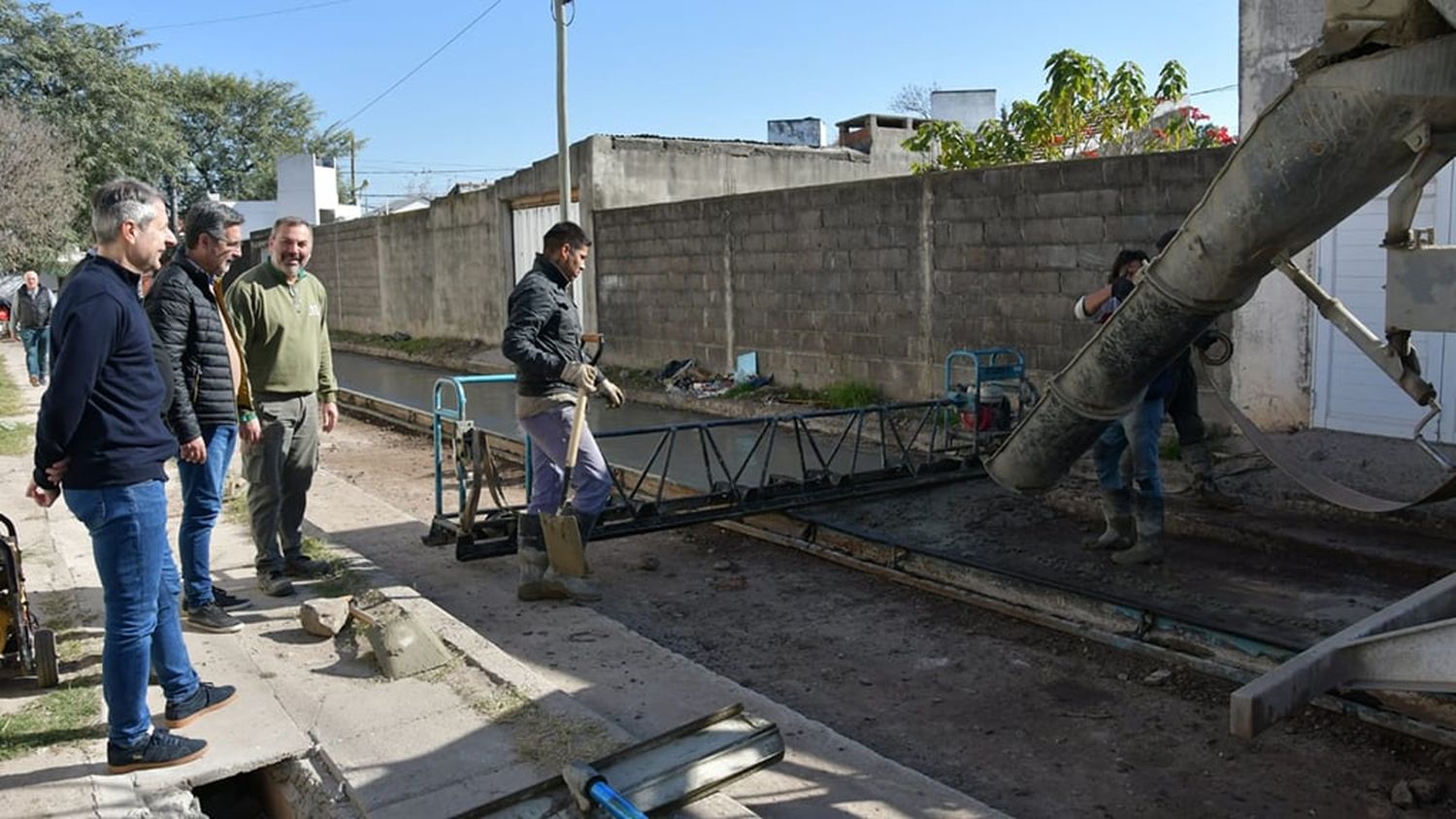 Avanza la obra de asfaltado en el barrio