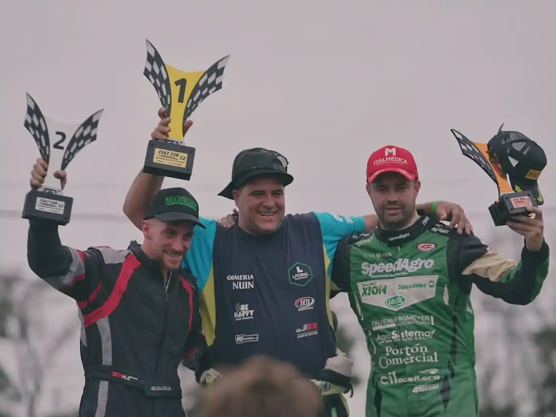 Nico Gonzaléz en el podio como invitado. . Foto: Facebook Categorias TZ