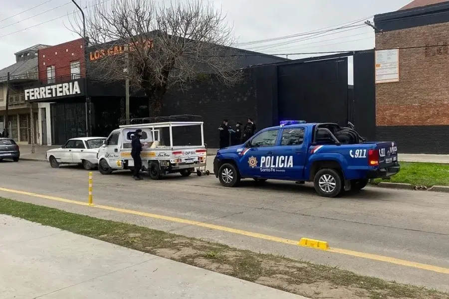 Un hombre perdió la vida en la vía pública mientras descargaba mercadería en una ferretería