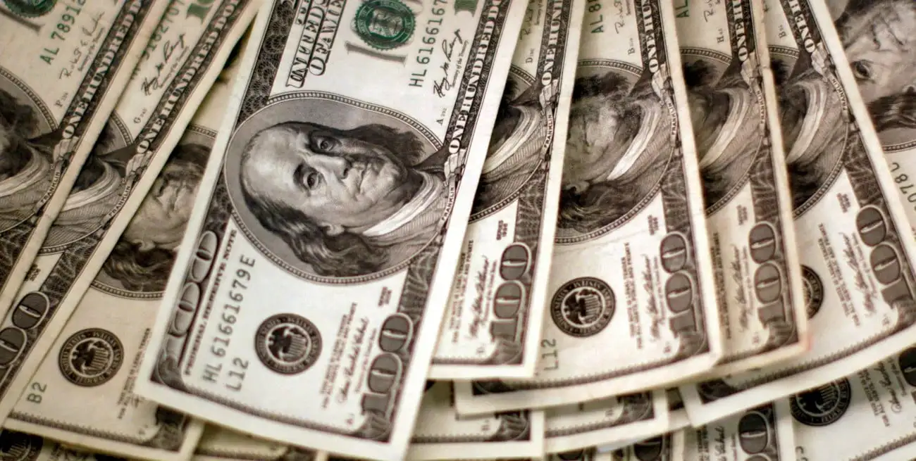 Los bancos ajustaron sus cotizaciones con caídas de hasta $30 en la rueda cambiaria.