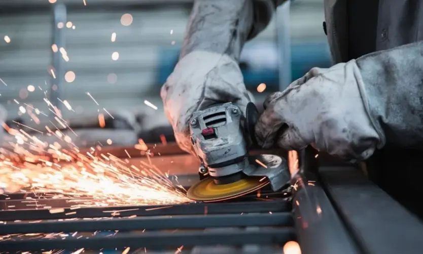 La producción manufacturera cayó en julio: 1,1% interanual y 2,3% con respecto al mes previo