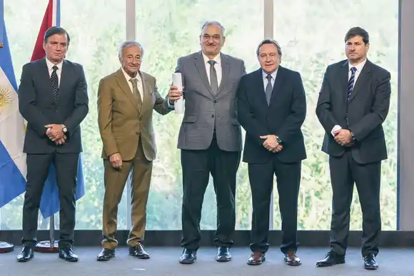 Alcides Calvo recibió el Diploma de Convencional Reformador Constituyente