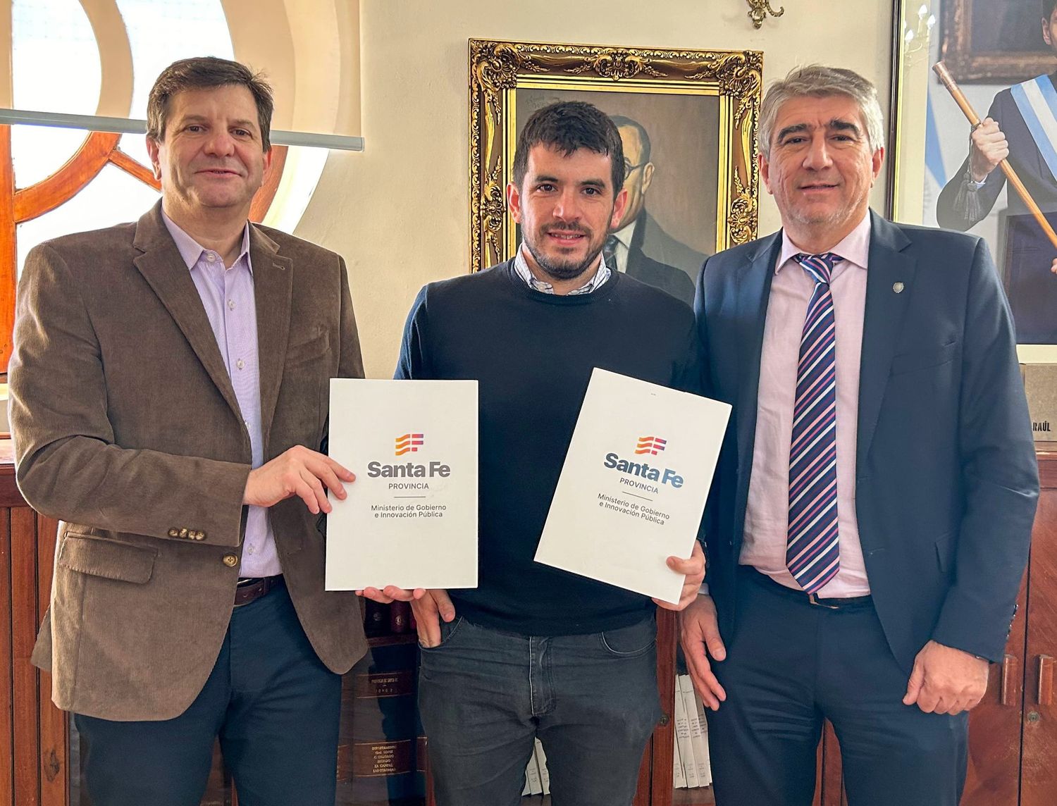 El intendente venadense junto al ministro de Gobierno e Innovación Pública de la Provincia de Santa Fe, Fabián Bastia, y el secretario de Municipios y Comunas, Horacio Ciancio.