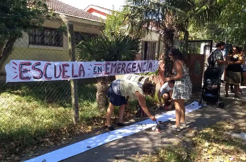 Escuelas de Acantilados exigen baños para poder arrancar las clases
