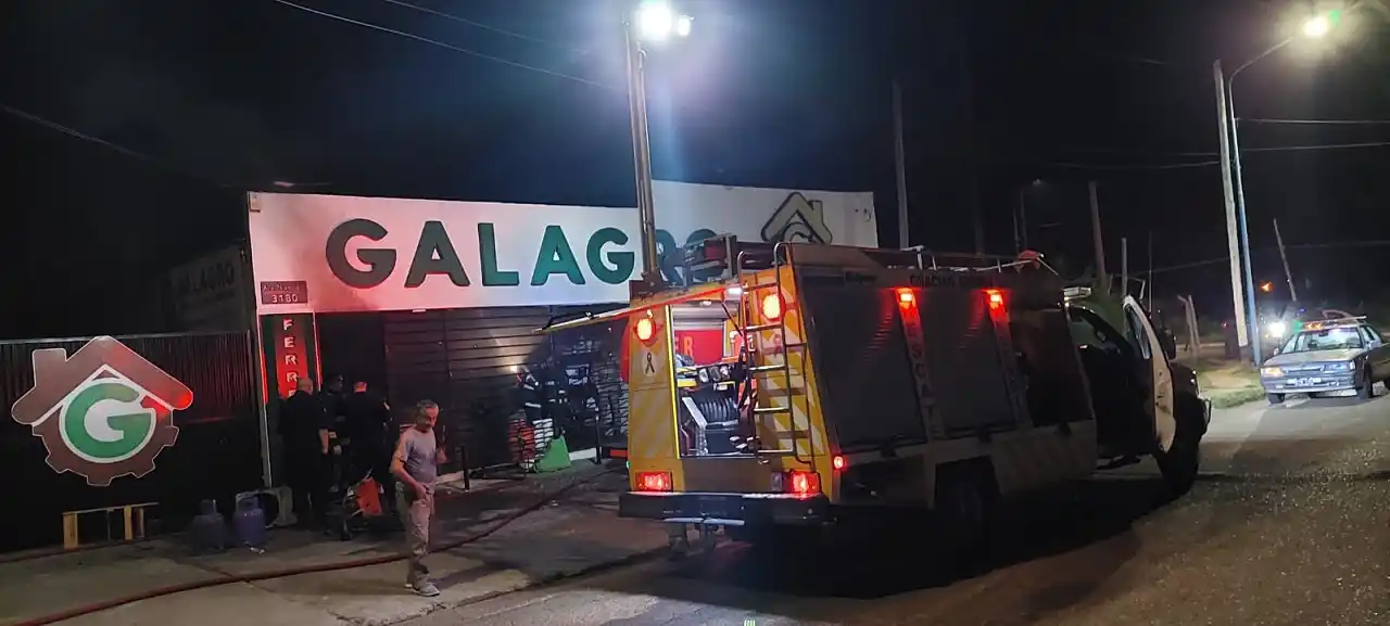 Una bomba molotov habría originado el incendio en un corralón