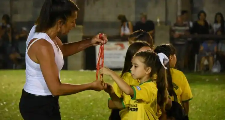 A toda orquesta, la Liga Infantil cerró su primer certamen oficial con niñas y dos campeones, El Tanque y Paraná