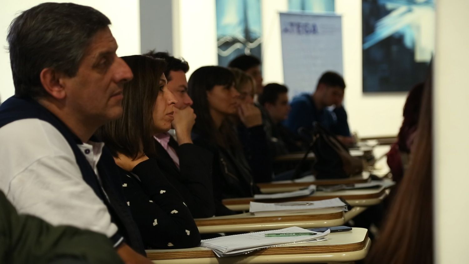 La formación en gestión aeroportuaria da un gran paso al firmarse convenio entre ATEGA y la UPE