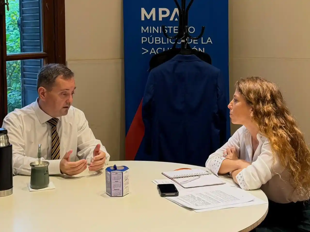 El fiscal regional Mauricio Clavero junto a la diputada provincial Sofía Galnares.