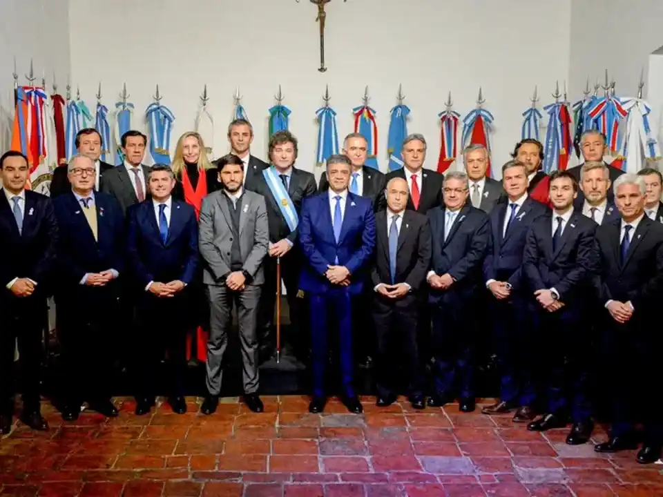 Milei convoca a los gobernadores para el próximo jueves y se pone al frente de una mesa de diálogo