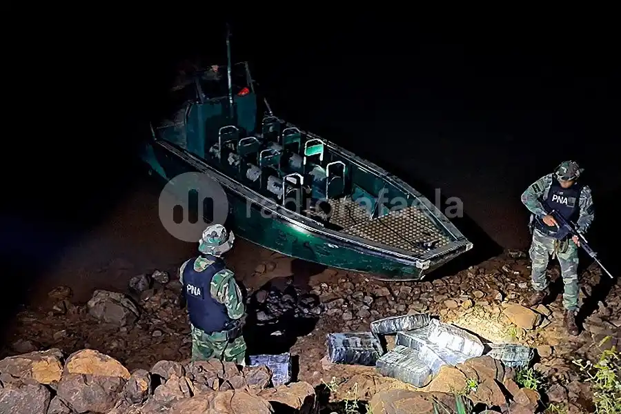 Encontraron un "bote narco" en el Río Paraná lleno de droga: la carga está valuada en más de mil millones de pesos