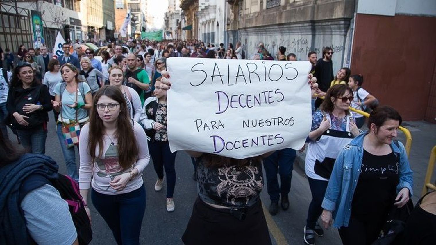 Docentes de la UNR realizarán un paro hoy viernes