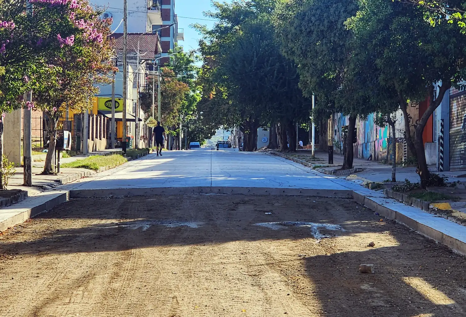 El Municipio contestó la demanda que frenó el asfalto en Sarmiento al 1100