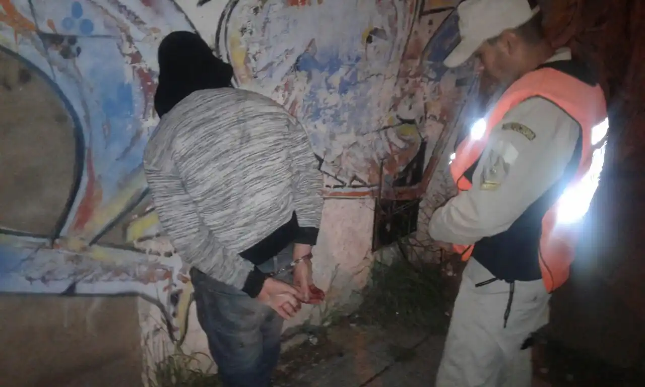 Detuvieron a un hombre que intentaba robar en una vivienda