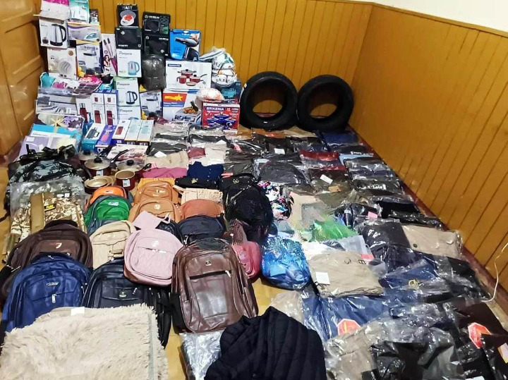 Llevaba en el baúl de su auto mercadería sin aval aduanero valuado en $700.000