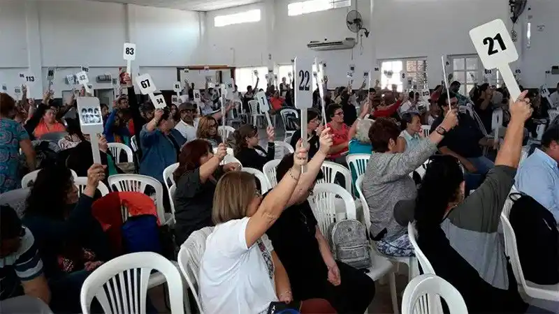 Los maestros no aceptaron el 23,5% de aumento y exigen "una propuesta superadora"