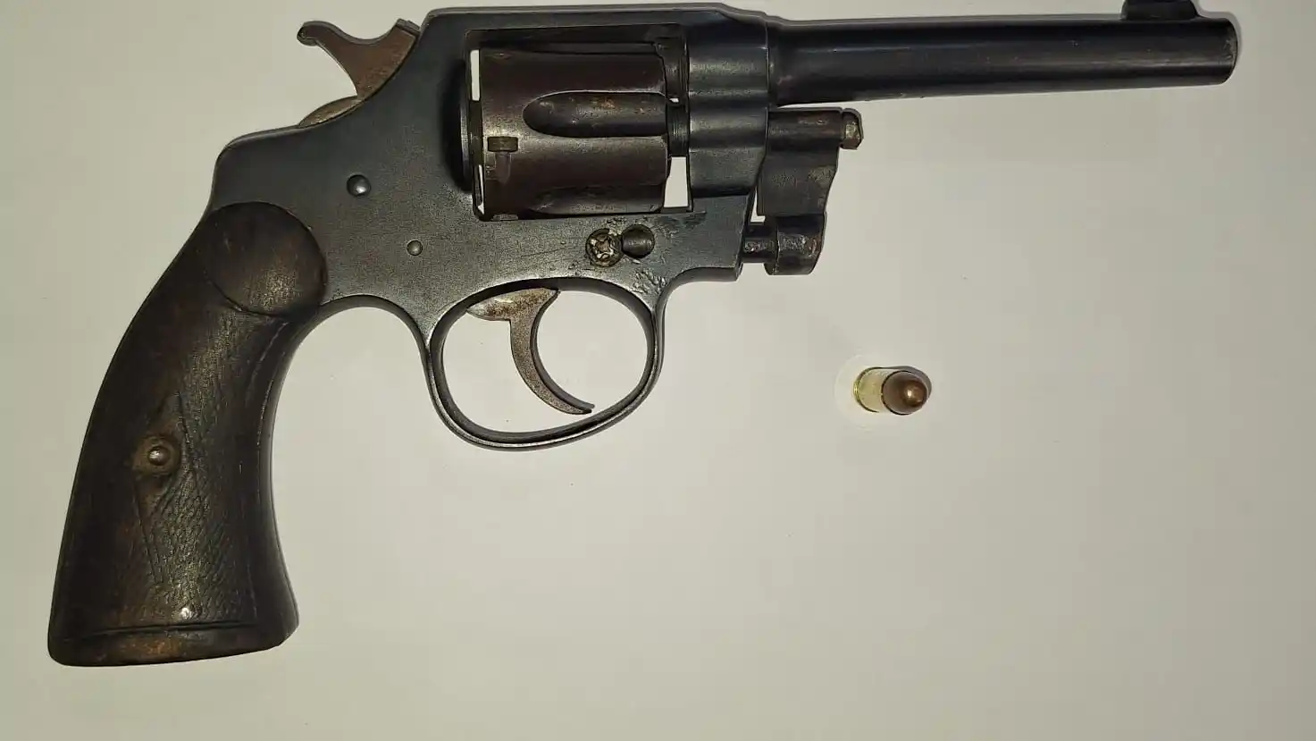 Detuvieron a dos menores de edad con un revólver en la zona oeste