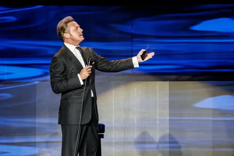 Luis Miguel y su doble: verdadero o falso, llena diez estadios