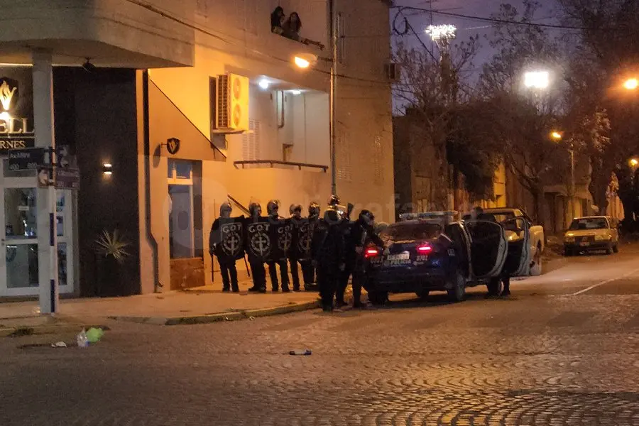 Graves disturbios de los hinchas de Atlético de Rafaela: casi 20 detenidos por los incidentes