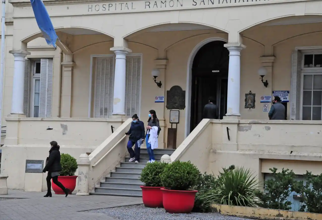 En Buenos Aires, personal de salud vacunado y sin síntomas no deberá aislarse ante contacto estrecho