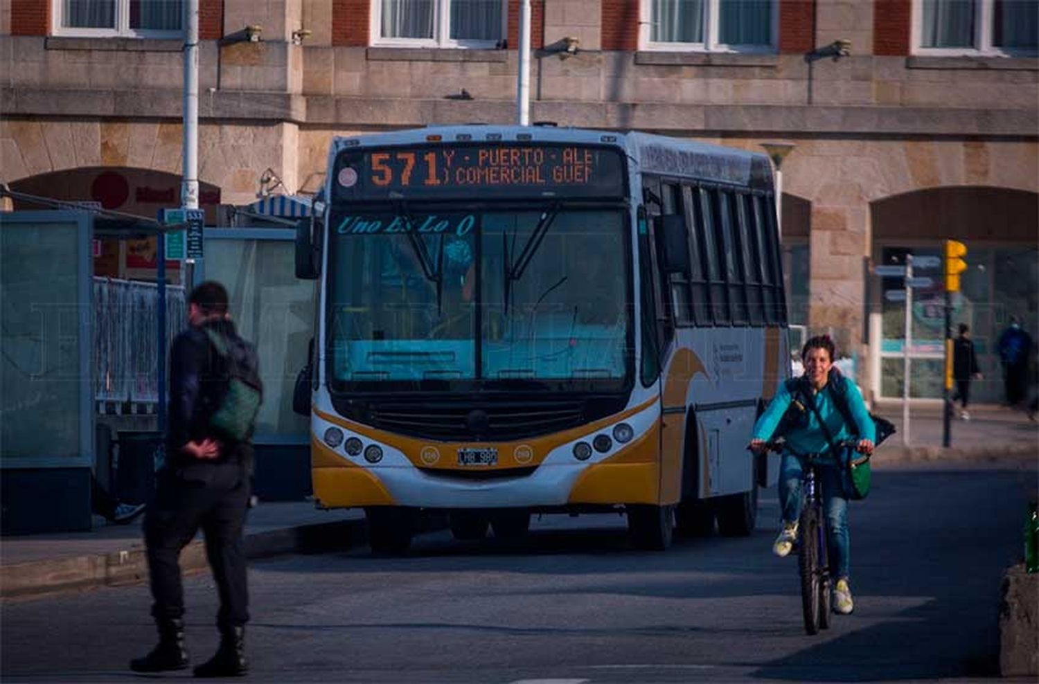 El servicio de colectivos se normalizará "a la nochecita"