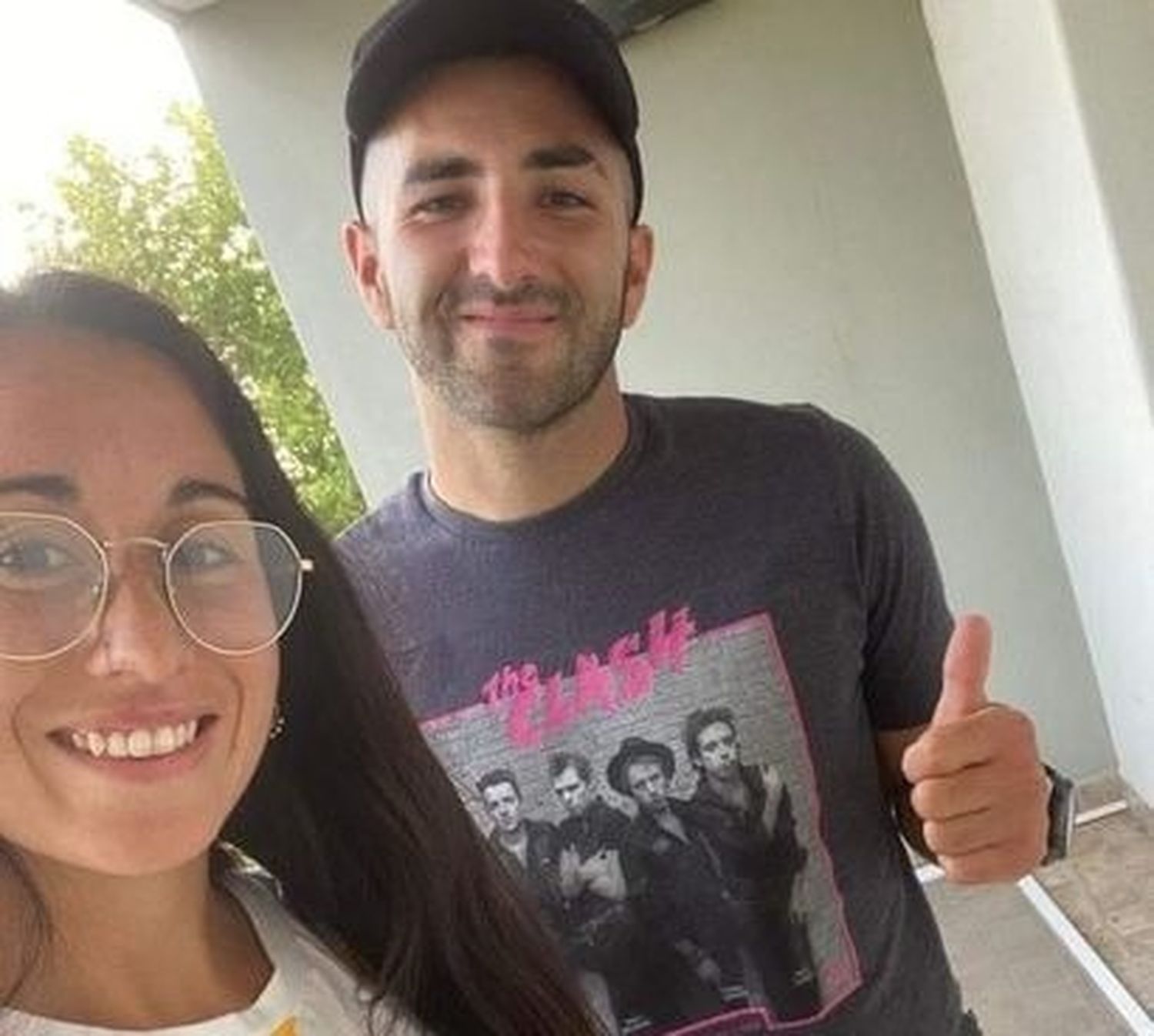 Vecino de Junín invitó a su ex novia a ver el partido con México por cábala y funcionó: ¿Vuelve con Polonia?