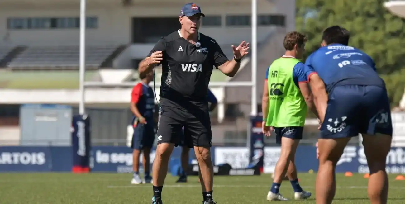Felipe Contepomi, presente en la práctica de Capibaras XV en el Hipódromo rosarino.