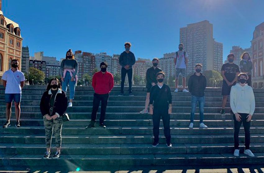Alumnos de sexto año pidieron el regreso de las clases presenciales en la Rambla