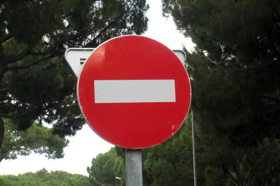 Sentido único en calle Aguado