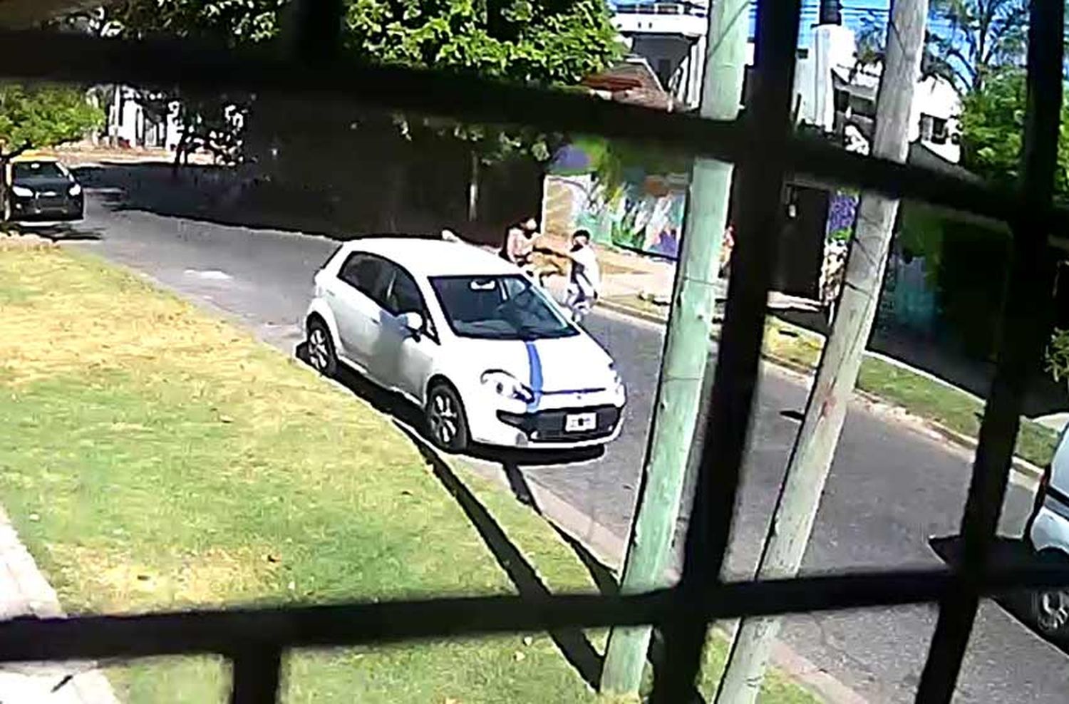 Inseguridad en barrio Parque: vecinos difundieron videos de robos violentos en plena calle