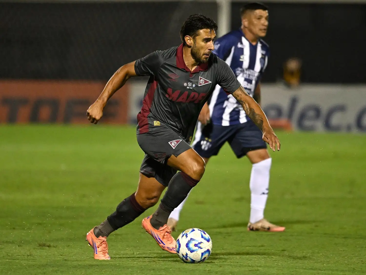 Salvio será titular en Lanús.