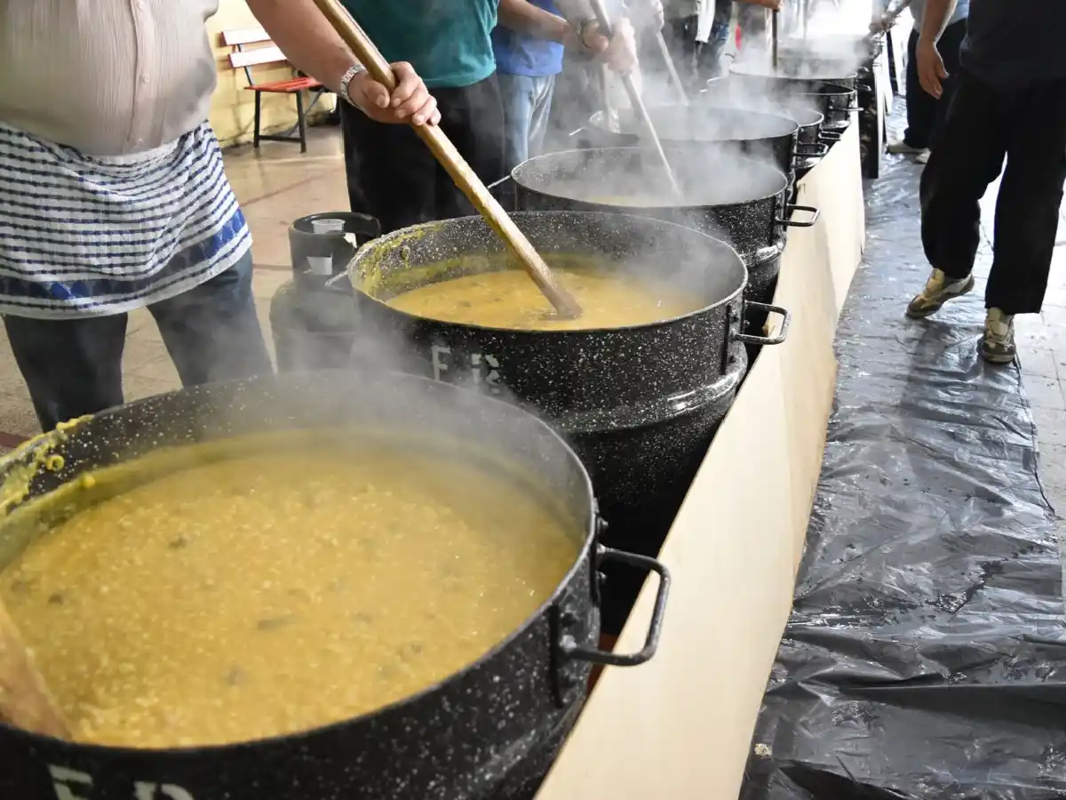 Regresa el tradicional locro del colegio Ravetti 