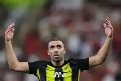 Insólito: un hincha agarró a latigazos a un jugador del equipo de Marcelo Gallardo