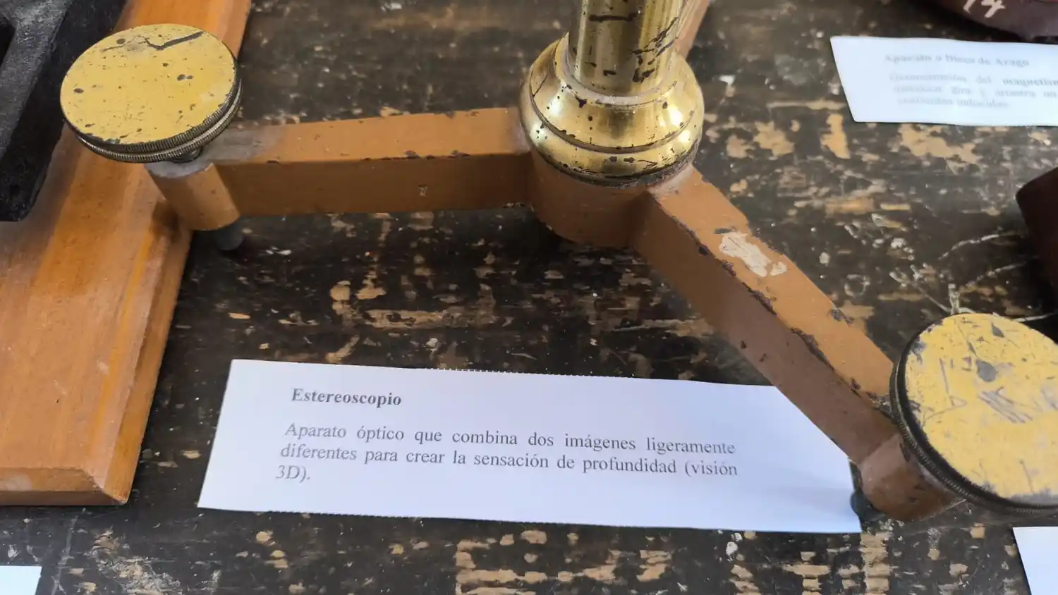 La Escuela Normal inauguró la muestra  “Aquel laboratorio de ayer”