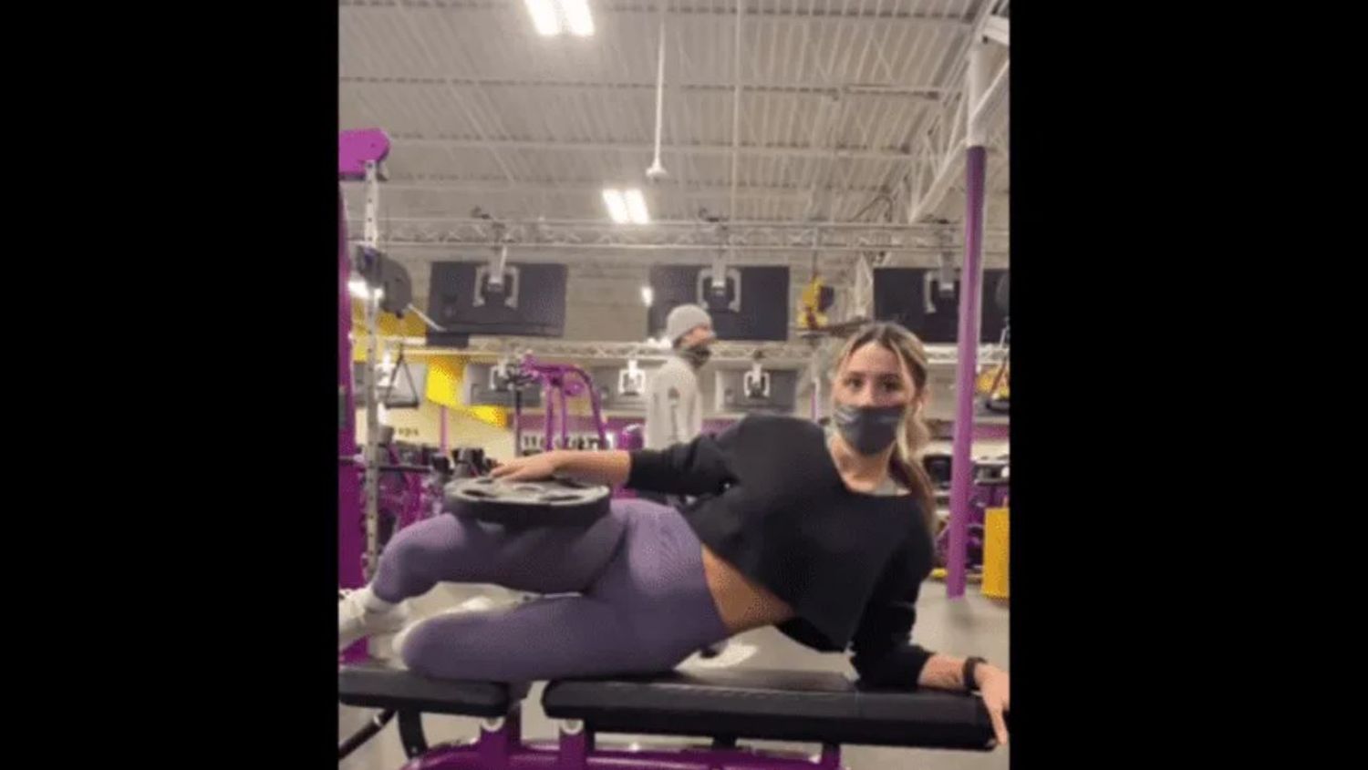 Grabó a un hombre que la acosaba en el gimnasio y subió el video a TikTok