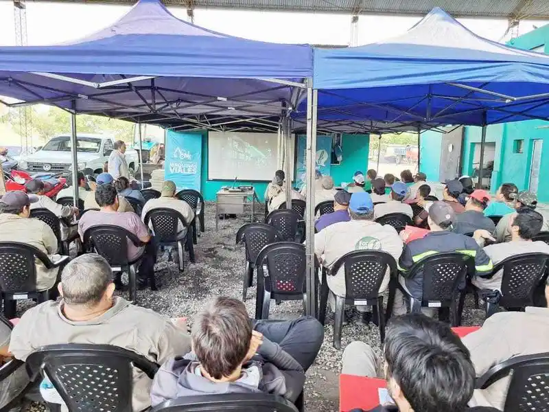 Capacitan a operarios municipales de máquinas viales