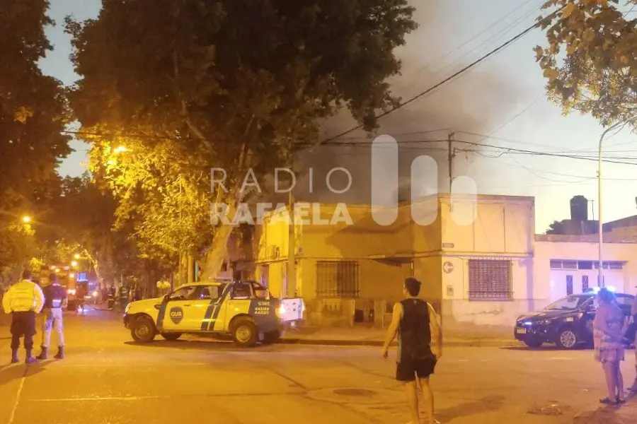 Incendio de gran magnitud en una imprenta de barrio 30 de Octubre dejó importantes pérdidas materiales