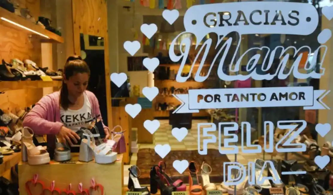 Amor en tiempos de crisis: las ventas por el Día de la Madre cayeron un 4,7%