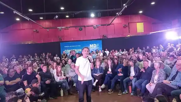 Katopodis respaldó a Kicillof en San Martín y agitó la interna del PJ: "No necesitamos que nos entreguen ningún bastón"