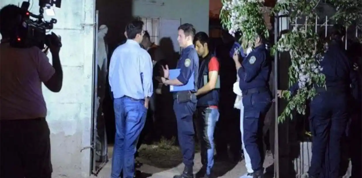 Encuentran ahorcados a una mujer y su hijo de 14 años en una casa 