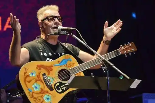 León Gieco dará un concierto en La Plata a beneficio de las víctimas de la violencia policial