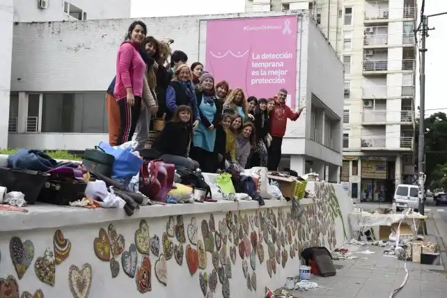 Rosario se sumó al homenaje a René Favaloro con un colorido mural