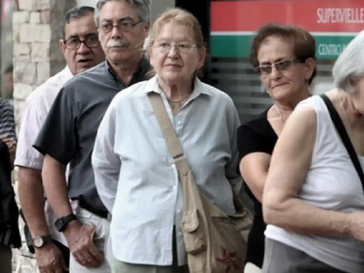 Massa y Raverta anunciarán el nuevo aumento de haberes y un bono para jubilados