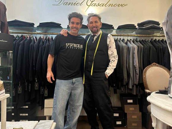 Nicolás Cabré eligió a Daniel Casalnovo para su traje de casamiento